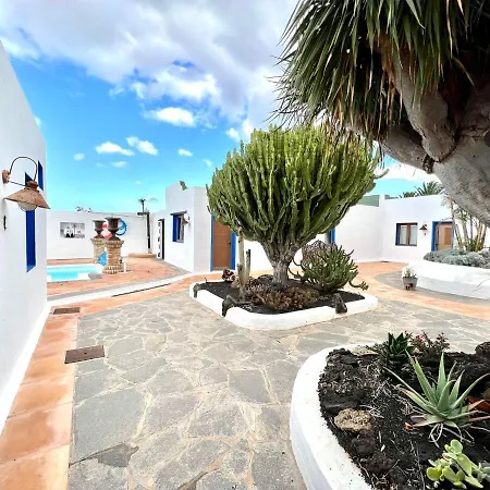 Only Adults With Breakfast Included, Freewifi, Shared Pool, Ocean View In Yaiza *